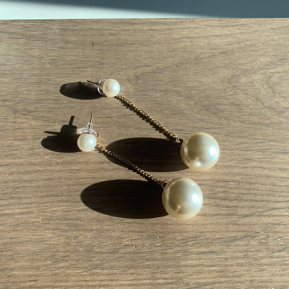 Mejuri style pearl essential drop earrings - white
